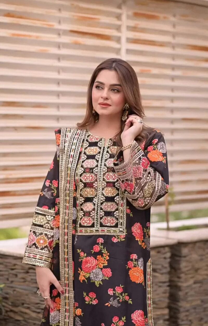 Aneel's Most Viral Design of TikTok Now Available in Luxury Embroidered - Image 4