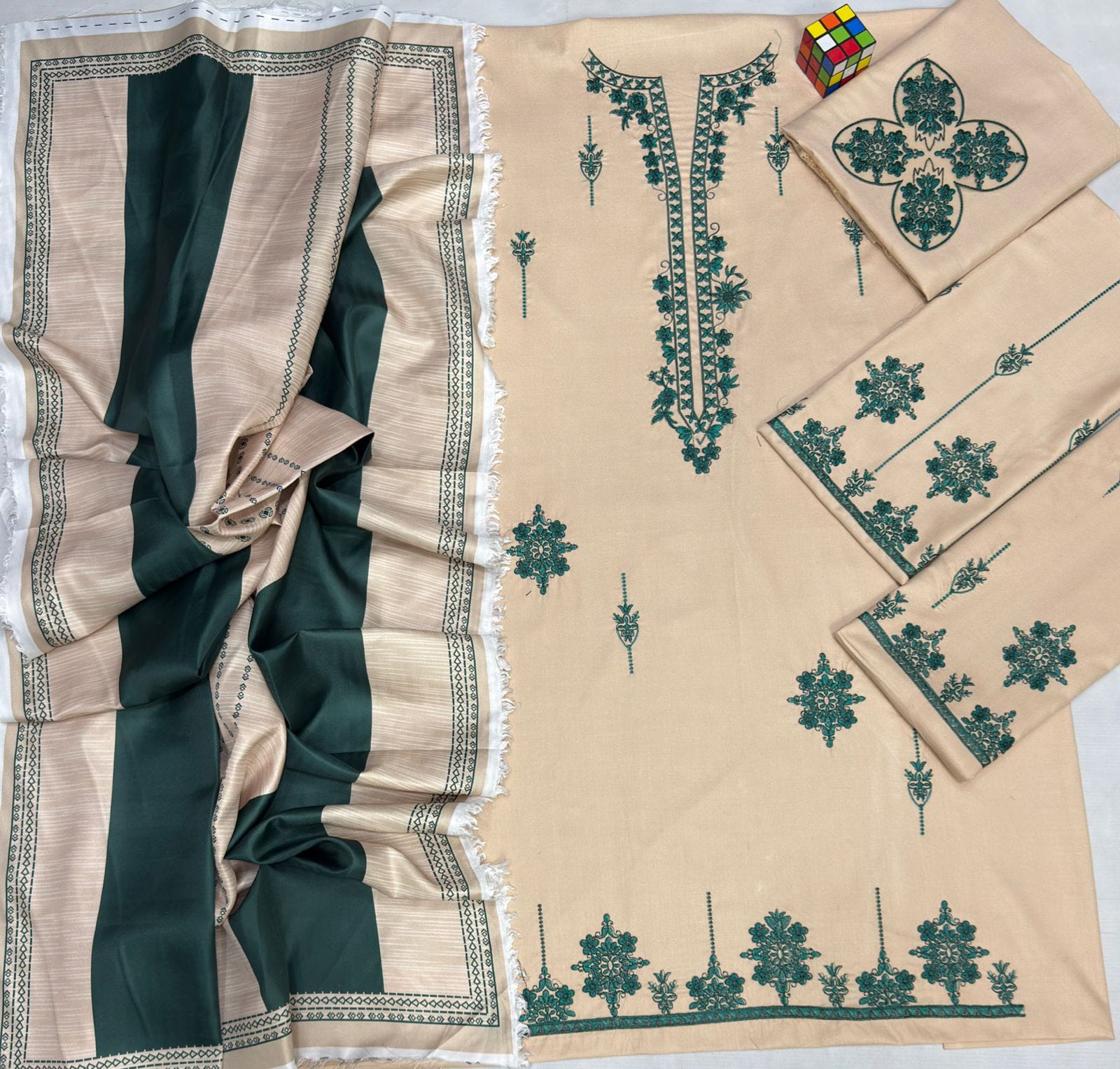 Presenting Baroque Brand Luxury Embroidered Article - Image 2