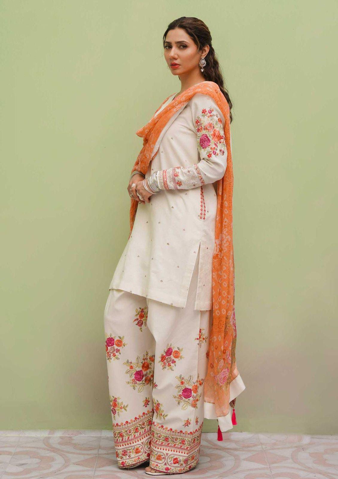 Presenting CoCo By ZaraShahjhan Brand Luxury Embroidered Article - Image 4