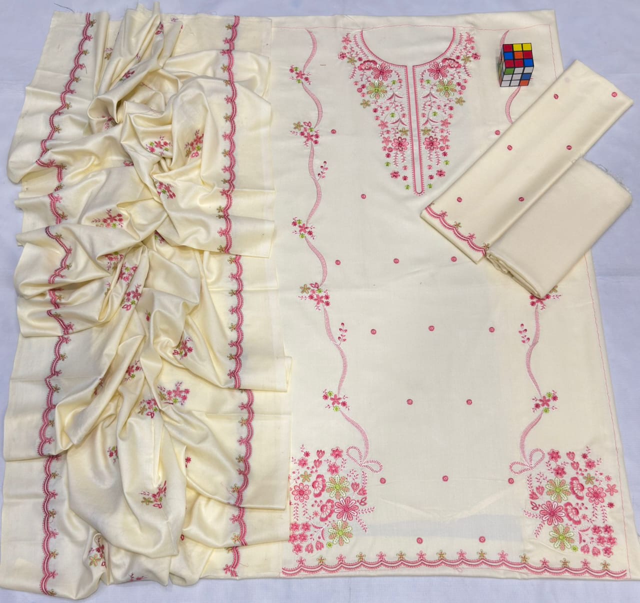 Presenting Laam Premium Brand Luxury Embroidered Article - Image 3